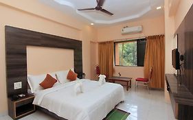 Fabhotel Royal Park
